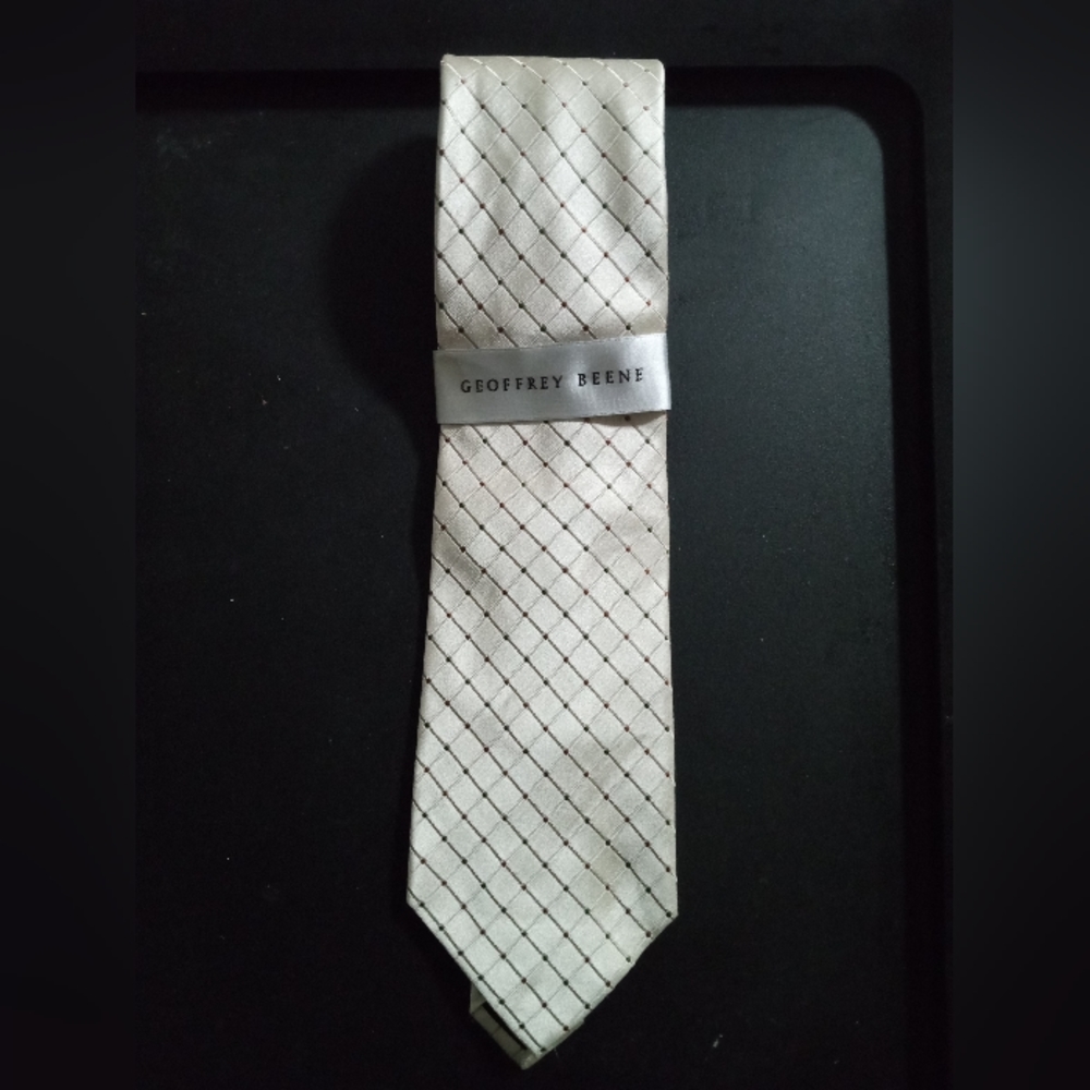 Nwt Geoffrey Beene neck tie